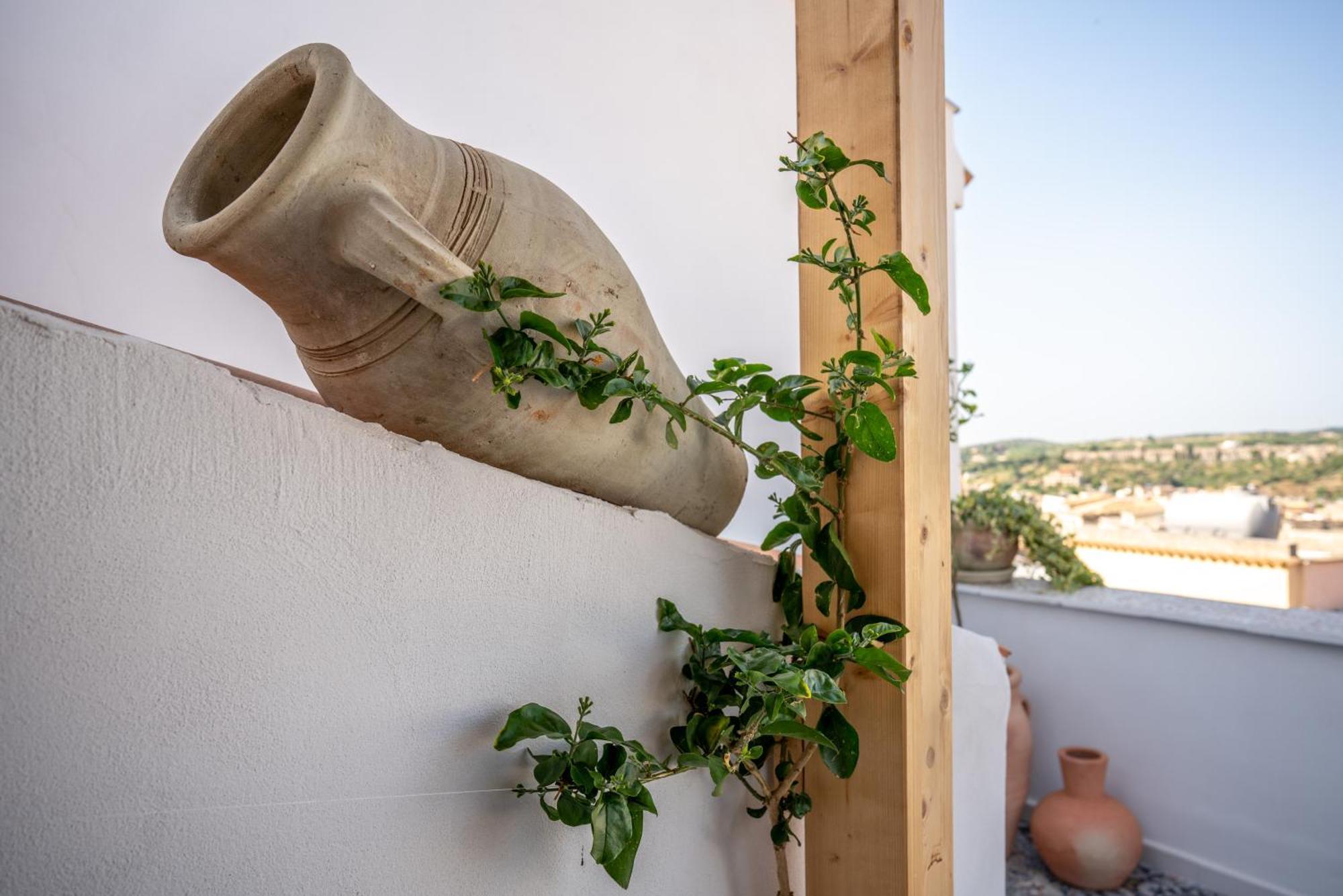 Appartement Vico Larzio 6 "Terrazza Sul Vico" à Noto Extérieur photo